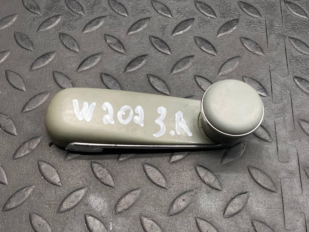Ручка стеклоподъемника Mercedes C/W202 1993-2001