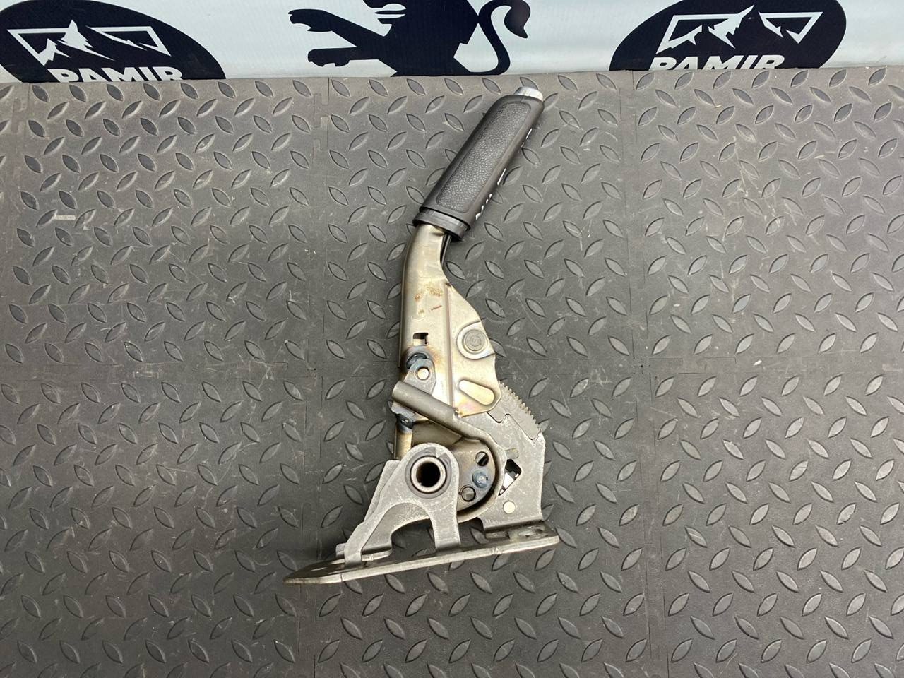 Рычаг стояночного тормоза Ford Focus/2 2004-2011