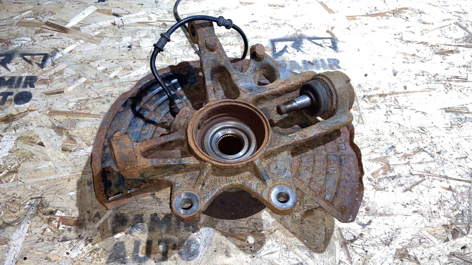 Кулак поворотный передний правый Mercedes M/W163 1997-2005