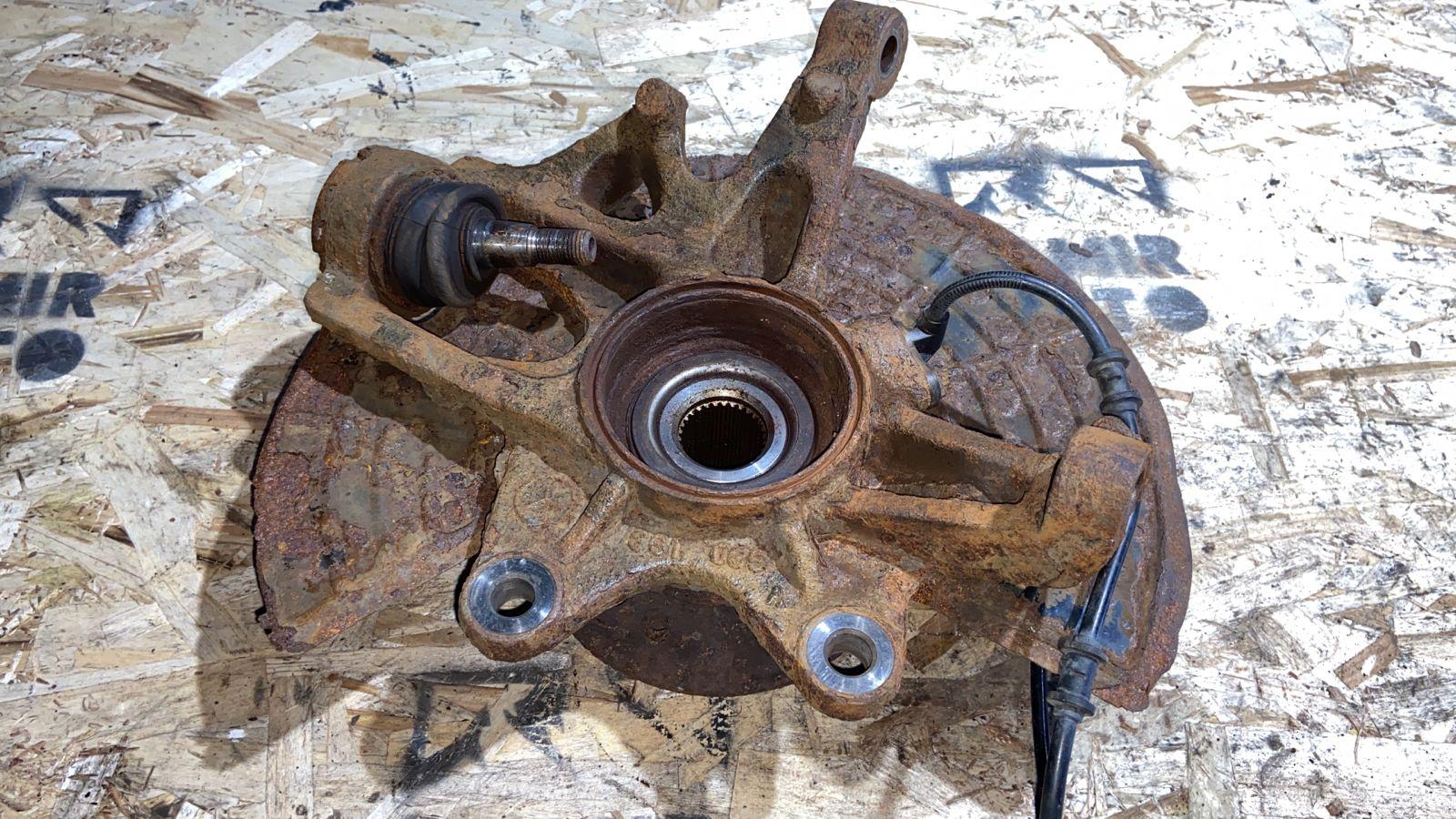 Кулак поворотный передний левый Mercedes M/W163 1997-2005