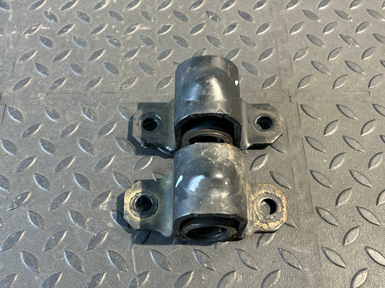 Кронштейн крепления стабилизатора передний Ford Mondeo/3 2000-2007