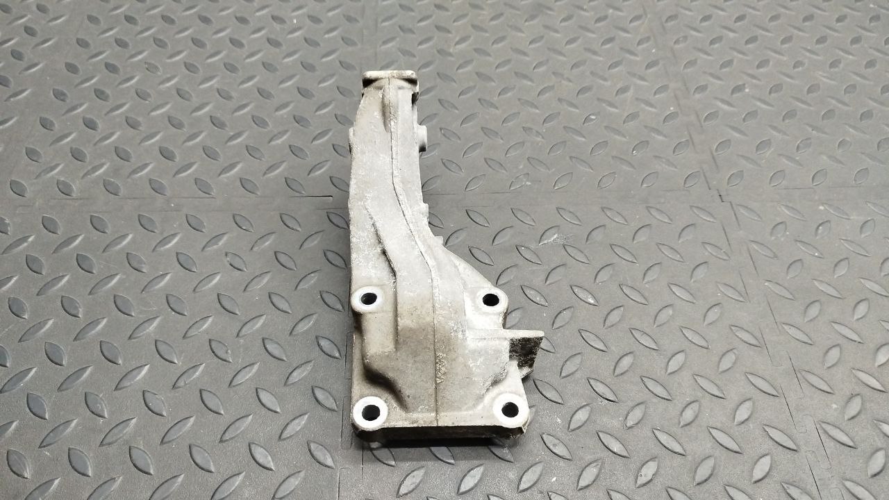 Кронштейн двигателя Mercedes B/W245 2005-2011