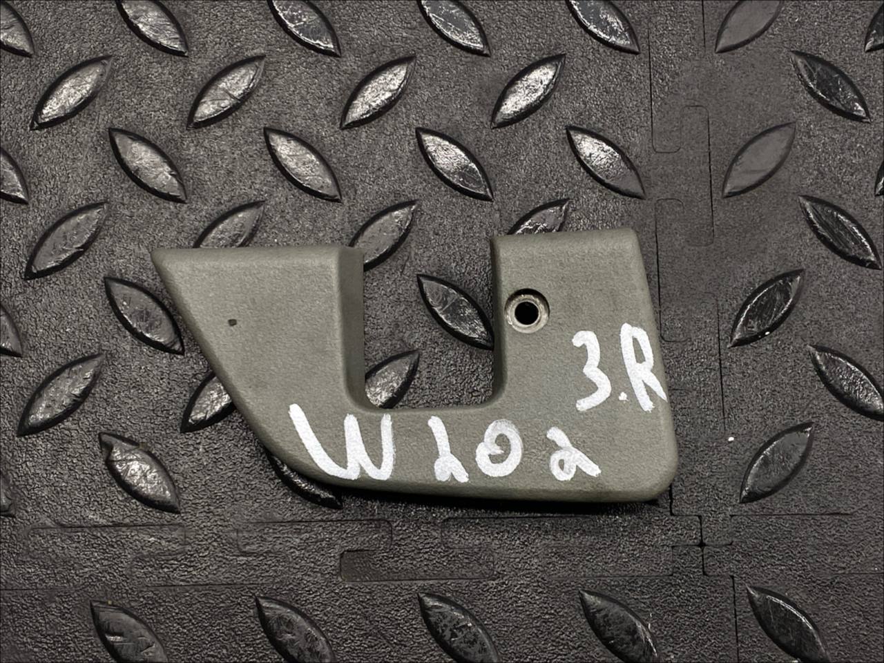 Накладка замка двери задняя правая Mercedes C/W202 1993-2001