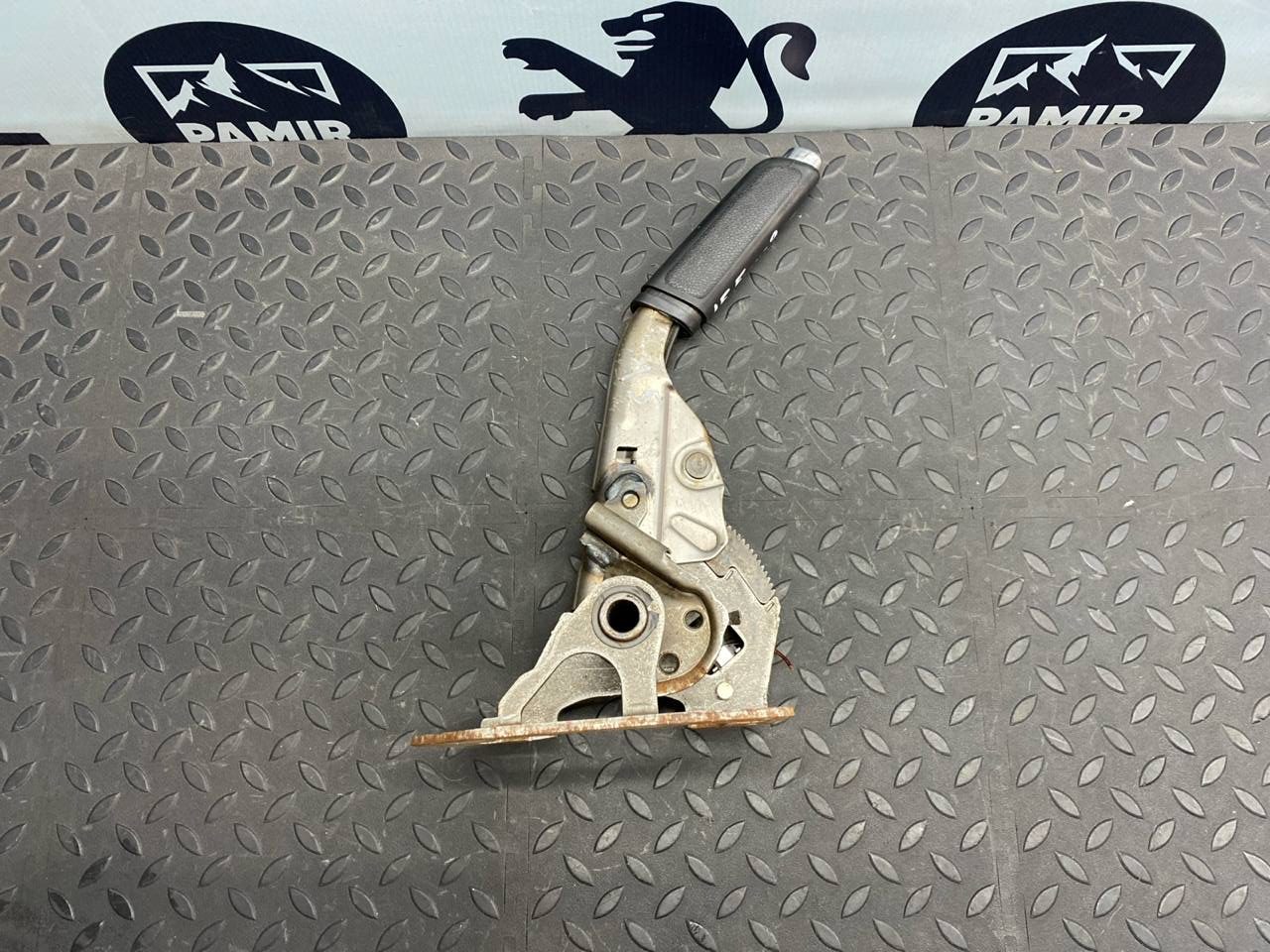 Рычаг стояночного тормоза Ford Focus/2 2004-2011