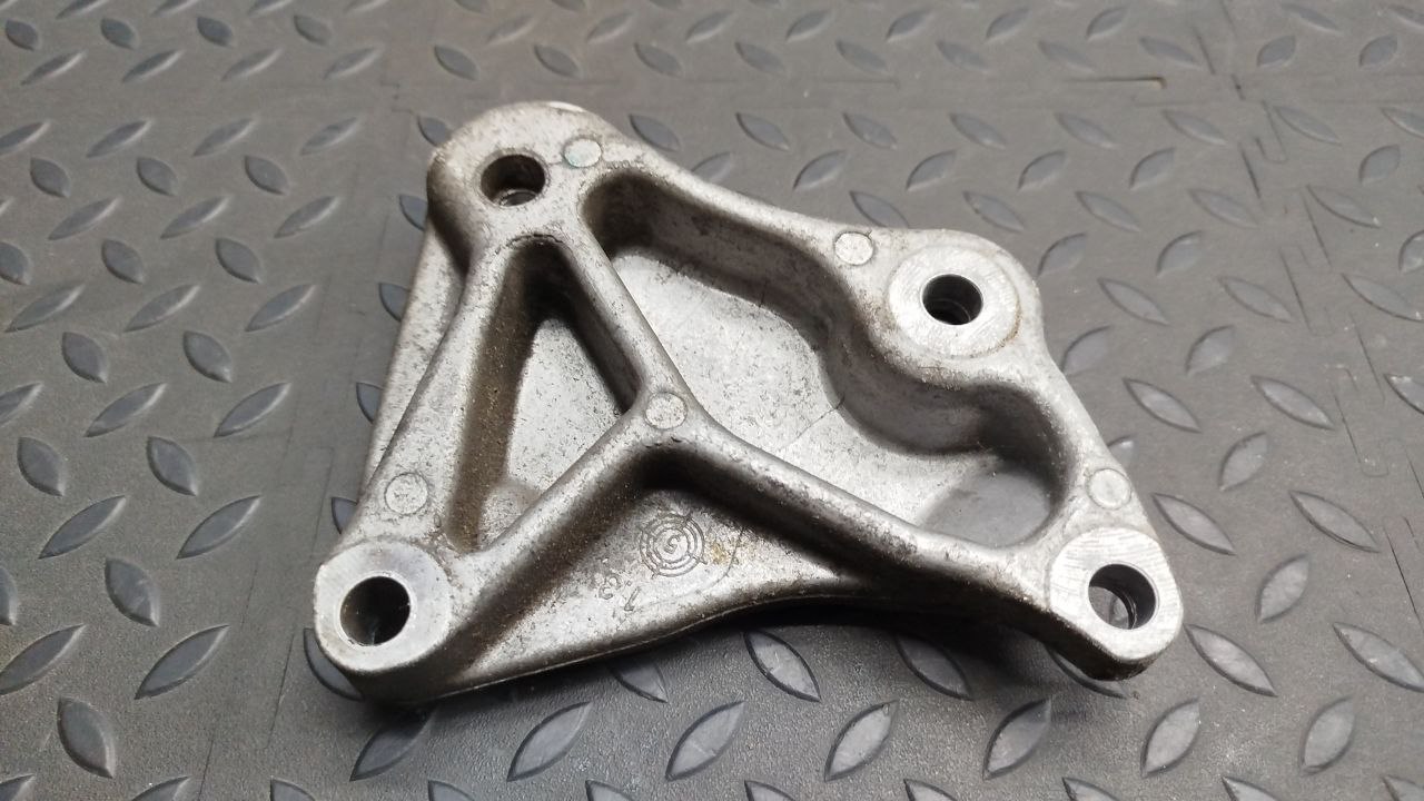 Кронштейн двигателя Mercedes B/W245 2005-2011