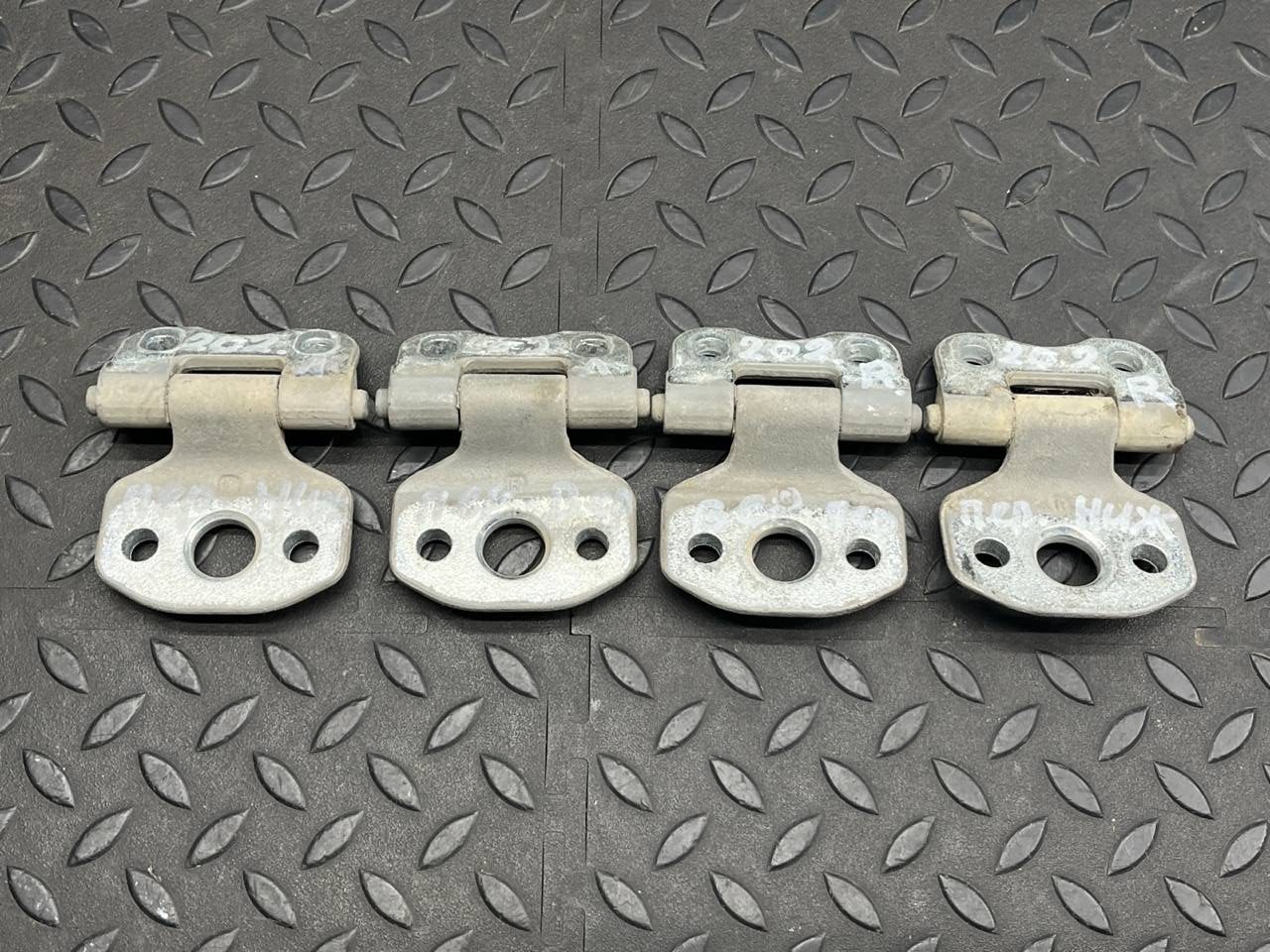 Петля двери передняя Mercedes C/W202 1993-2001