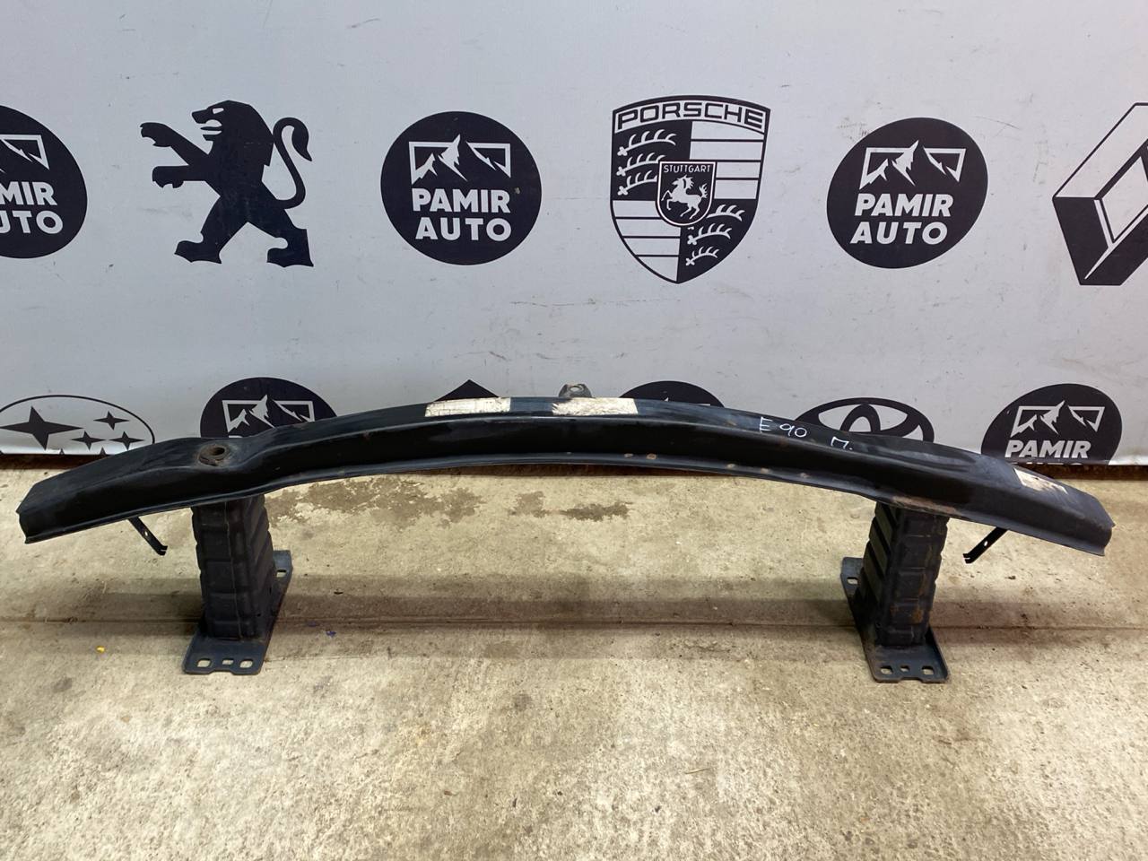 Усилитель бампера передний BMW 3/E90 2004-2013