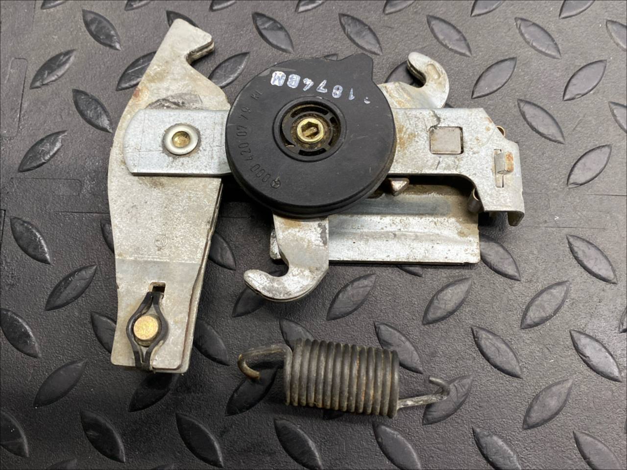 Механизм стояночного тормоза Mercedes C/W202 1993-2001