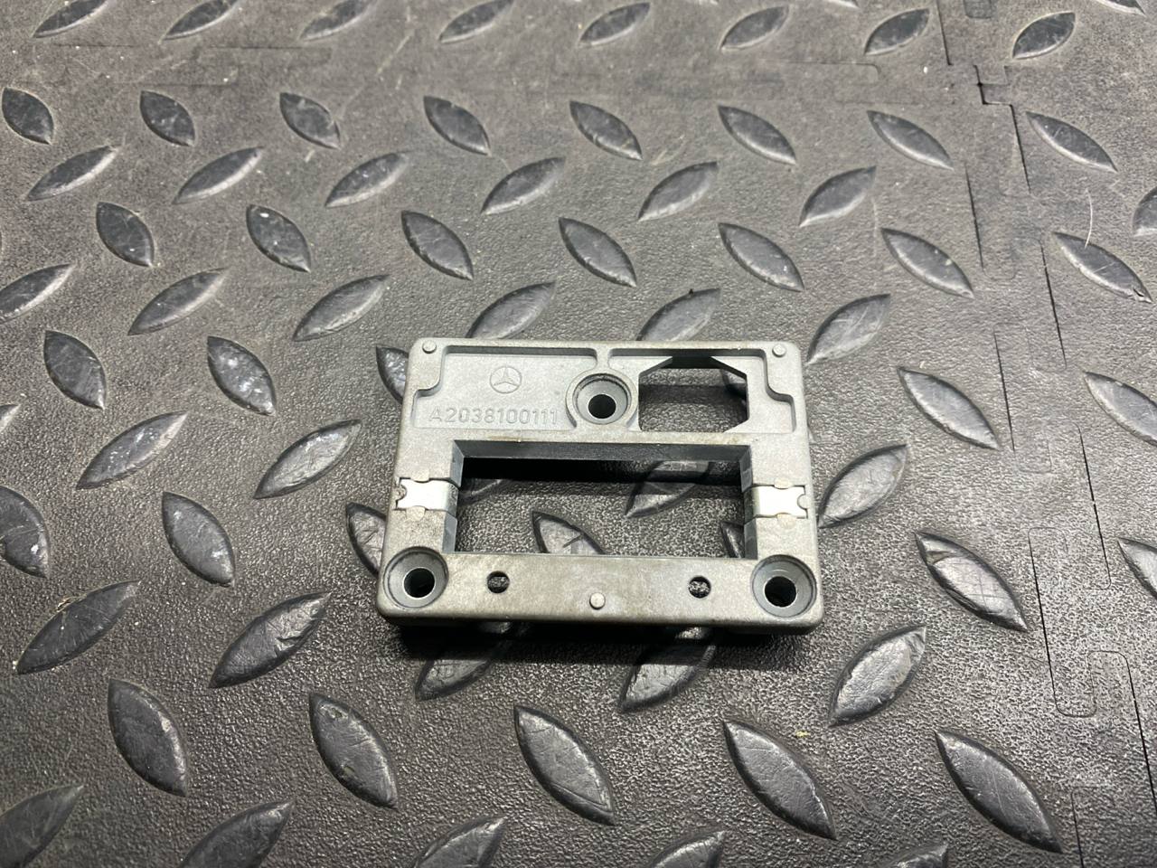 Кронштейн зеркала заднего вида Mercedes C/W203 2000-2008