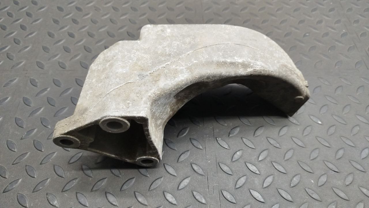 Кронштейн двигателя Mercedes B/W245 2005-2011