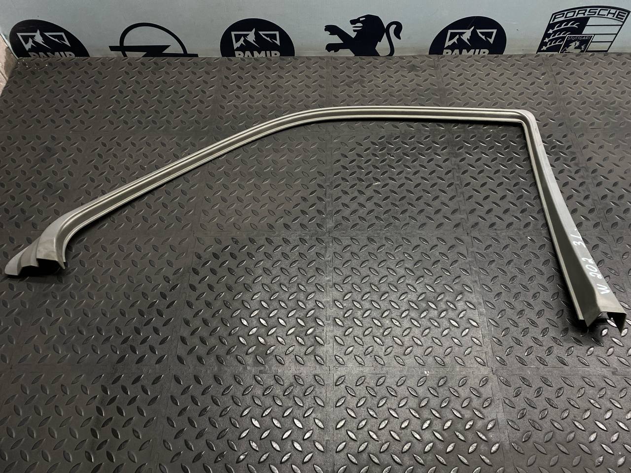 Накладка двери задняя левая Mercedes C/W202 1993-2001
