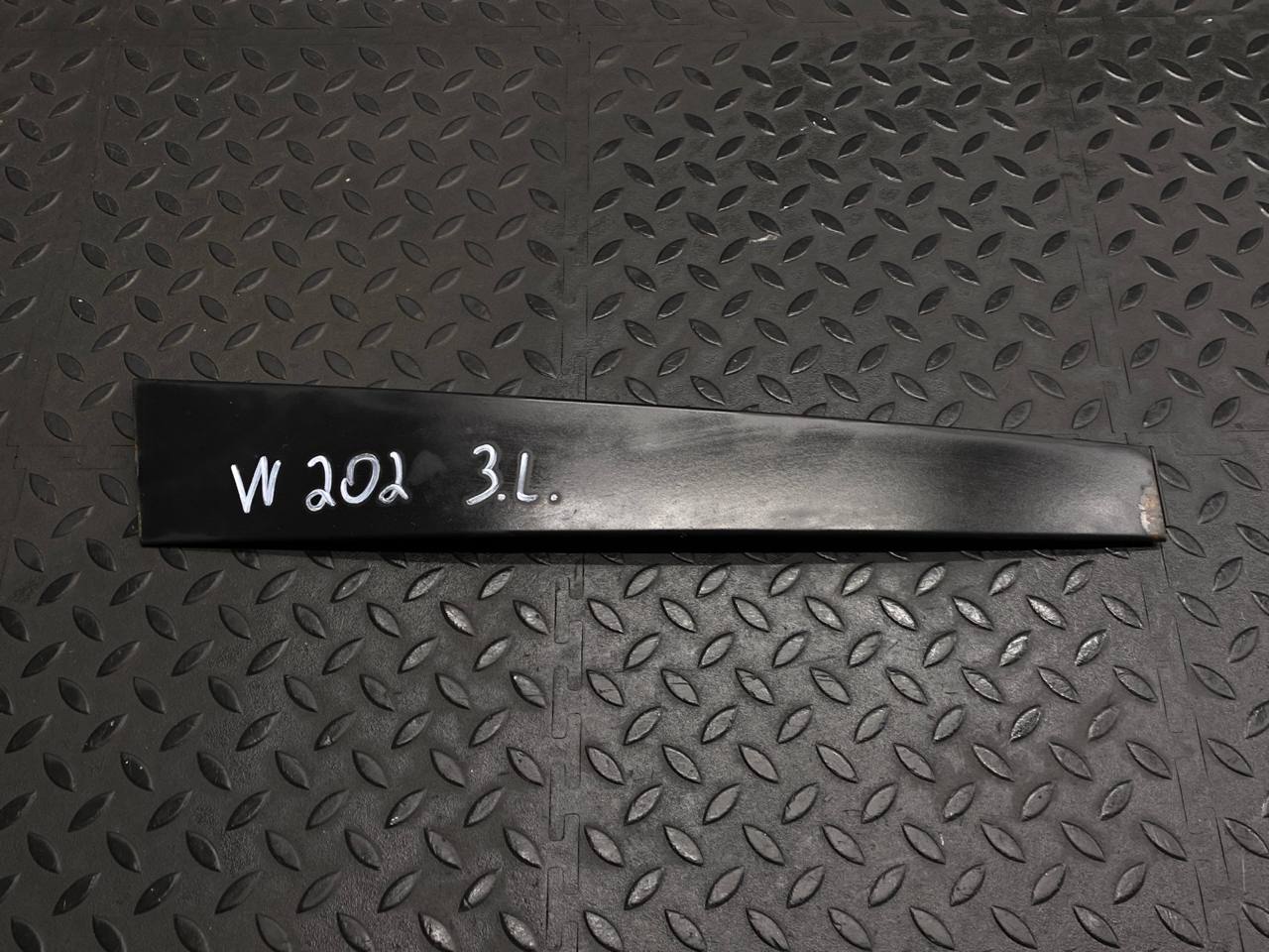 Накладка двери задняя левая Mercedes C/W202 1993-2001