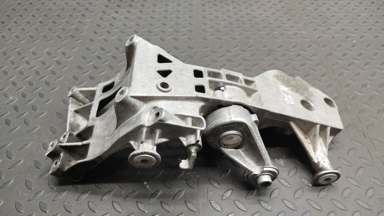 Кронштейн генератора Mercedes B/W245 2005-2011