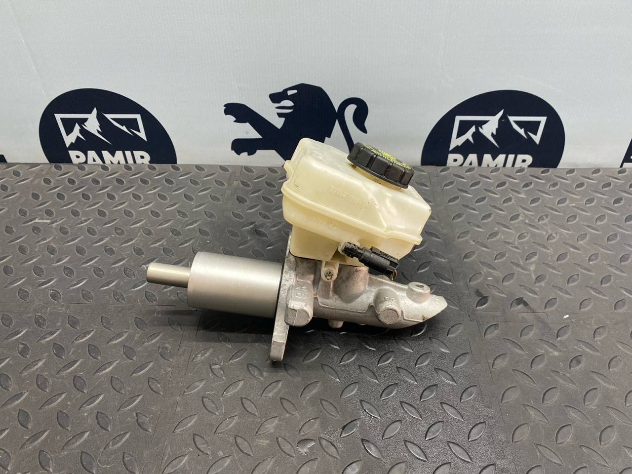 Цилиндр тормозной главный Mercedes E/W211 2002-2009