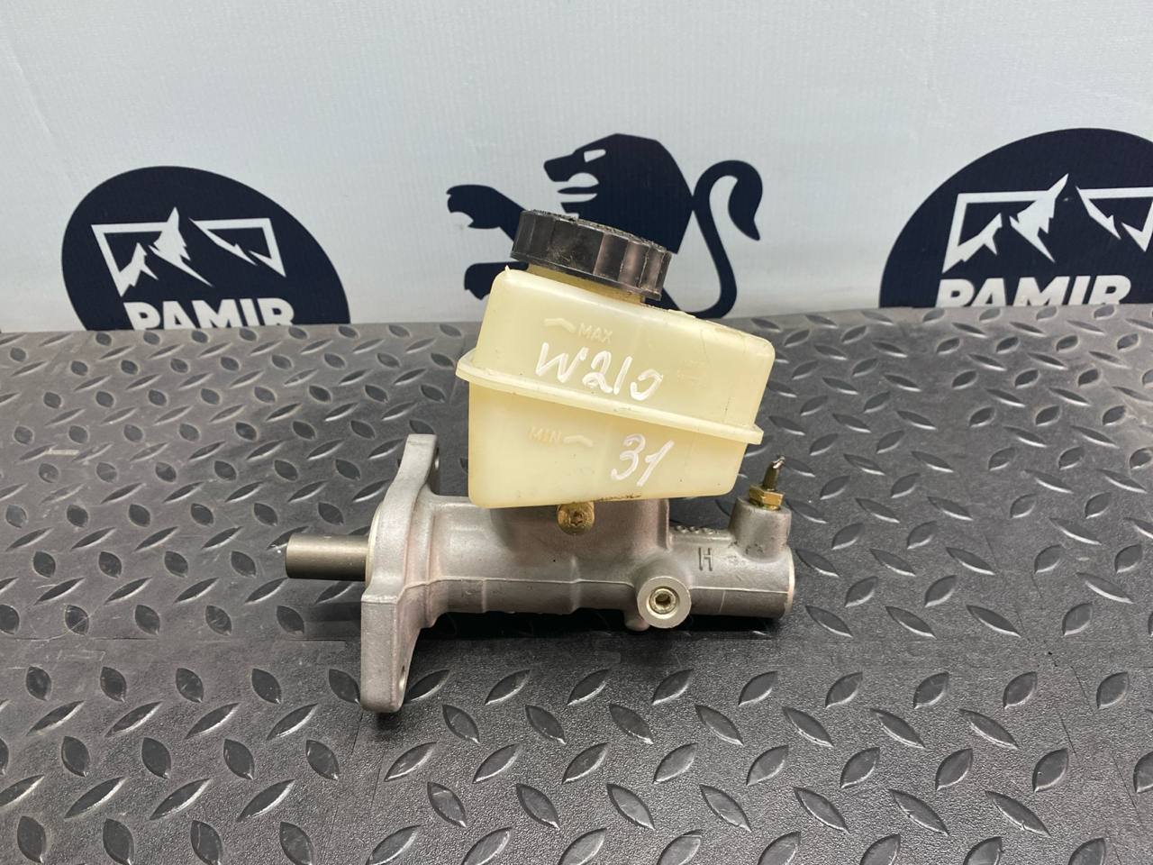 Цилиндр тормозной главный Mercedes E/W210 1995-2003