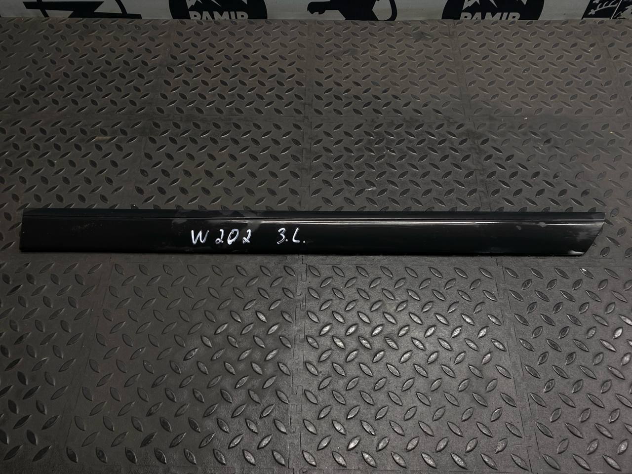 Молдинг двери задний левый C/W202 1993-2001