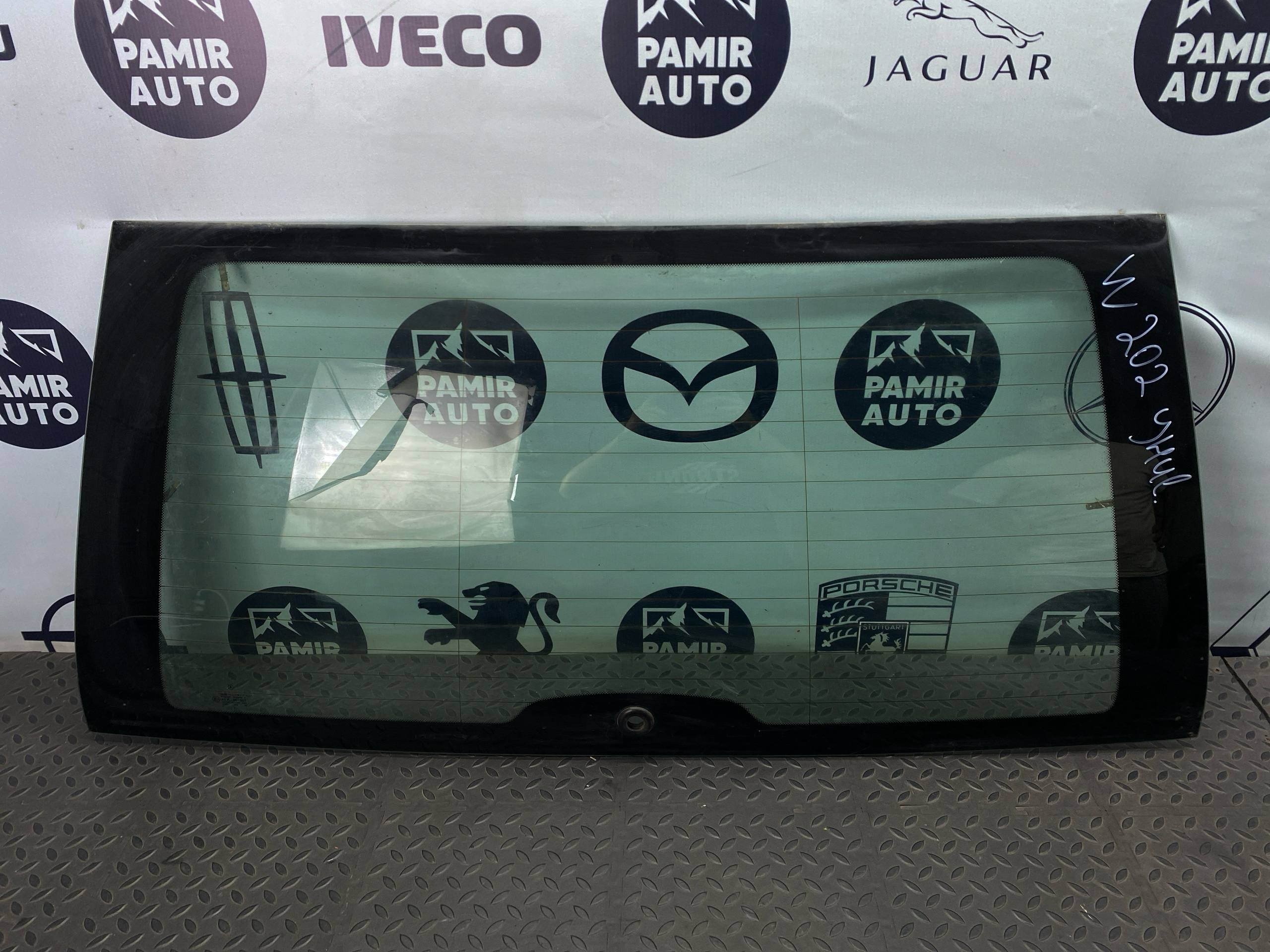 Стекло двери багажника Mercedes C/W202 1993-2001