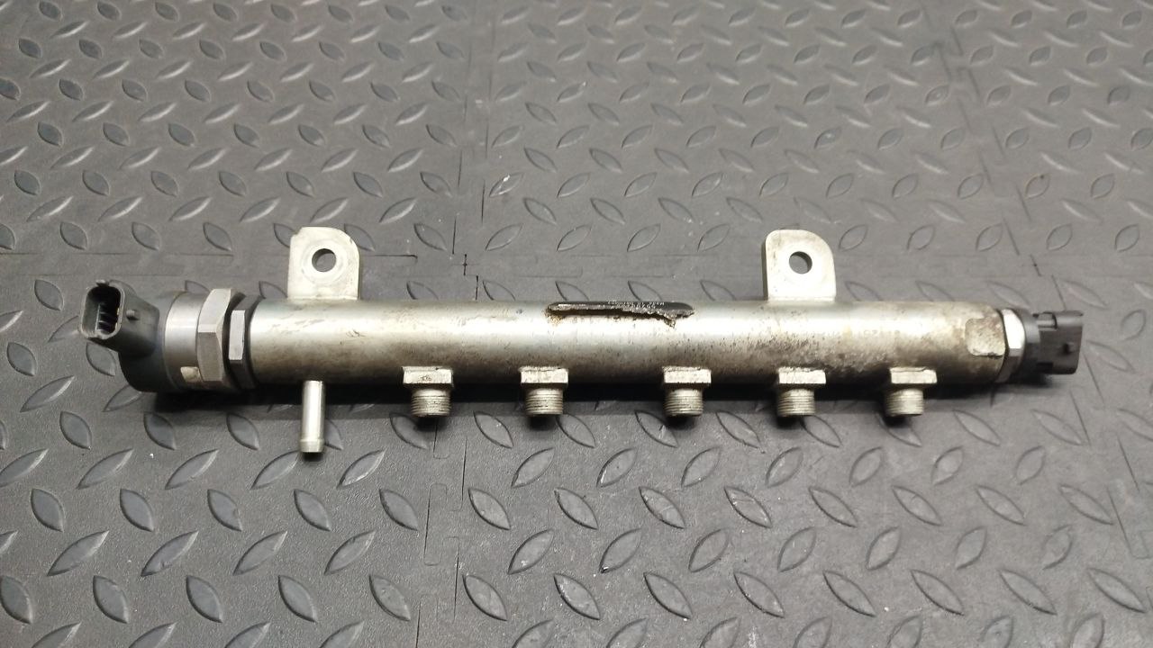 Рампа топливная Opel Zafira/B 2005-2014