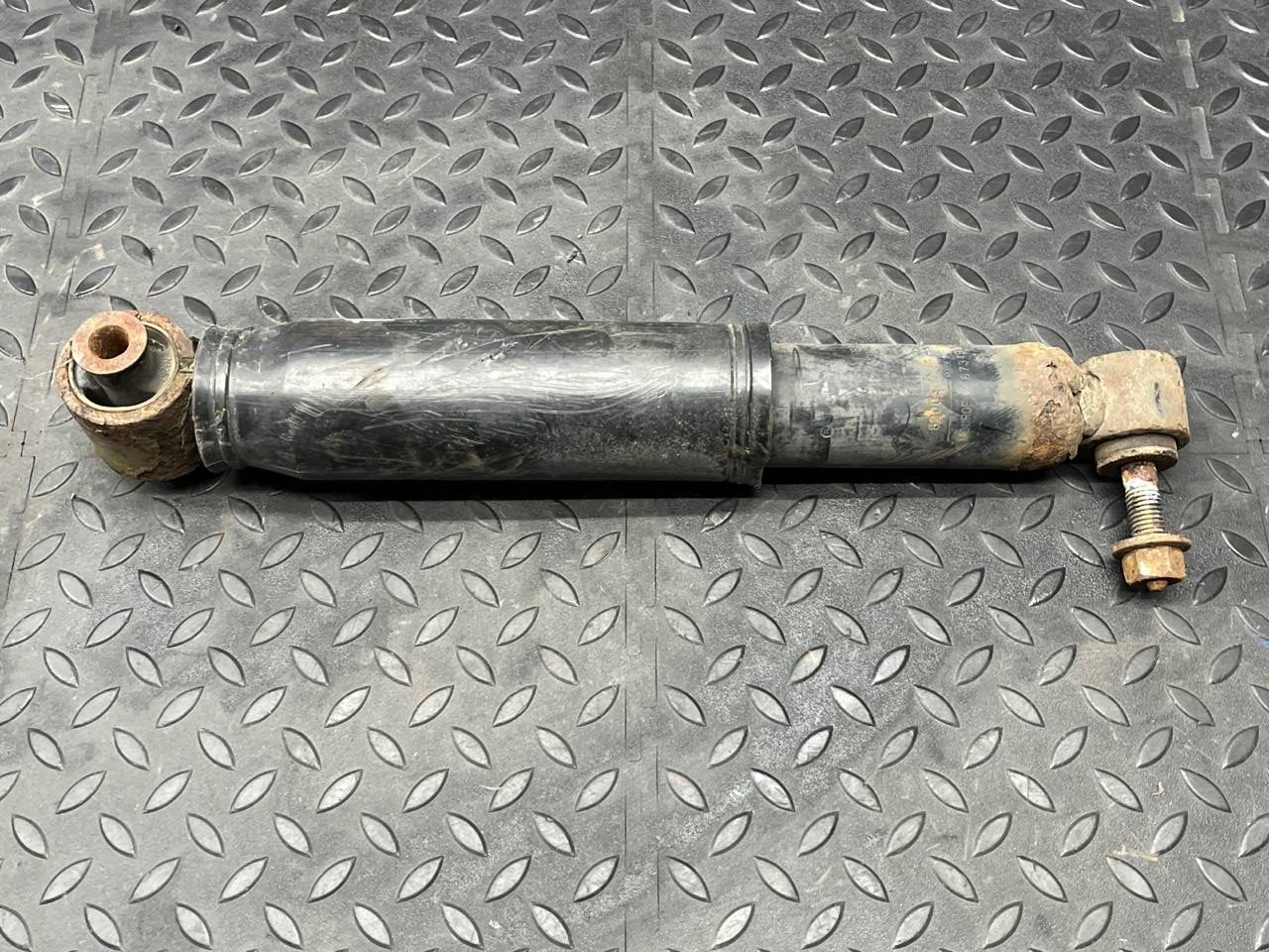 Амортизатор задний Renault Scenic/2 2003-2009