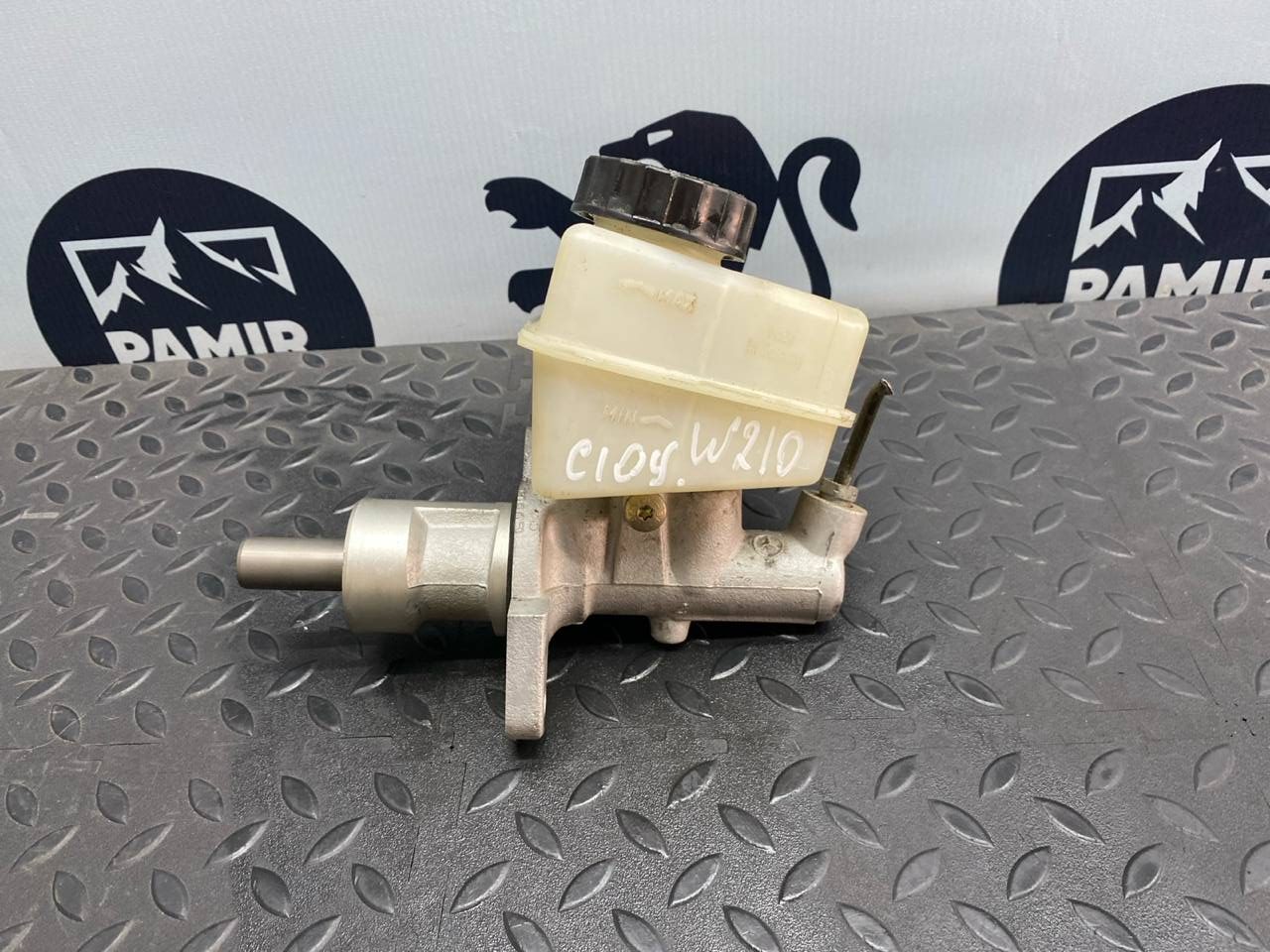 Цилиндр тормозной главный Mercedes E/W210 1995-2003