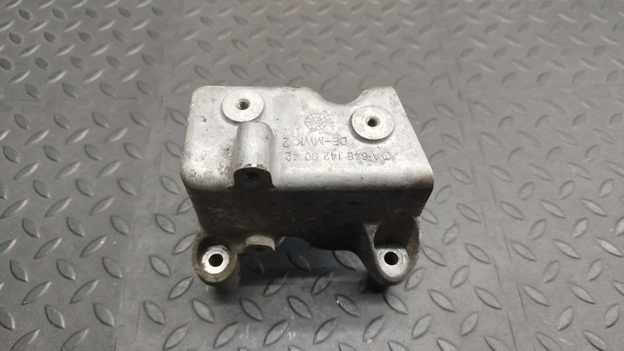 Кронштейн впускного коллектора Mercedes Vito/W639 2003-2014