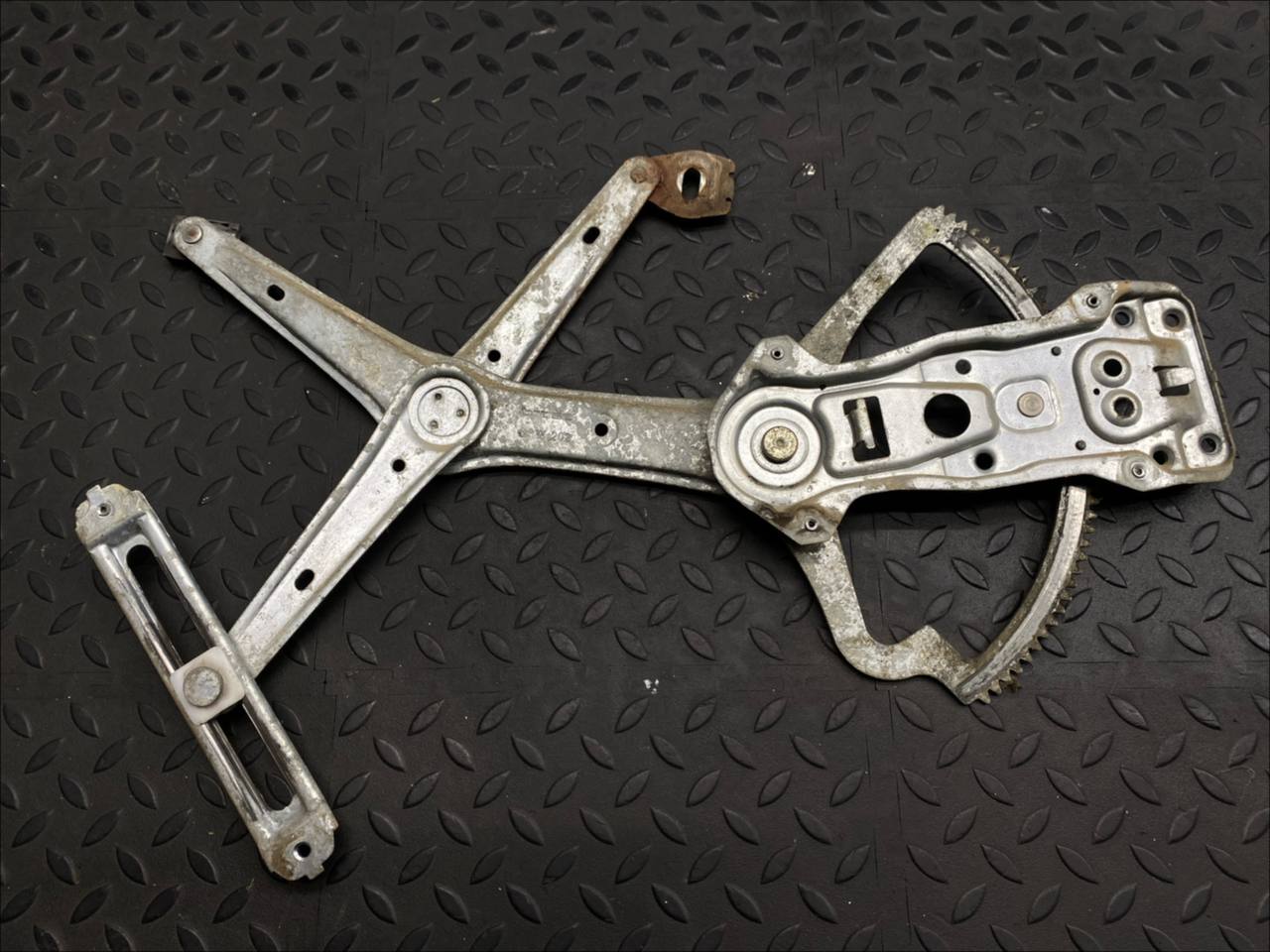 Стеклоподъемник передний левый Mercedes C/W202 1993-2001