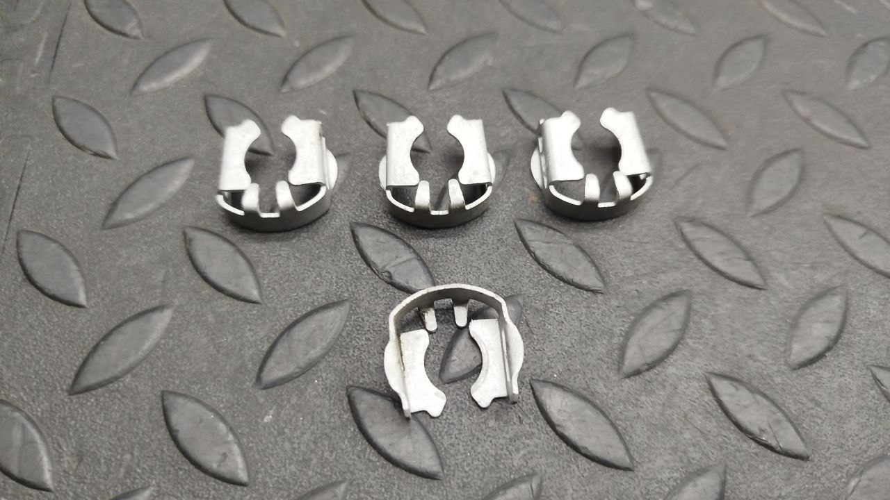 Скоба топливной форсунки Opel Astra/H 2004-2014