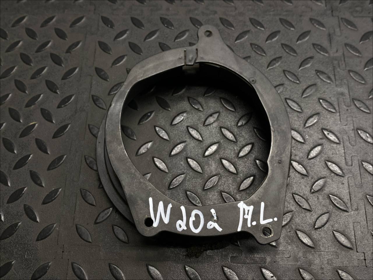 Кронштейн динамика передний левый Mercedes C/W202 1993-2001