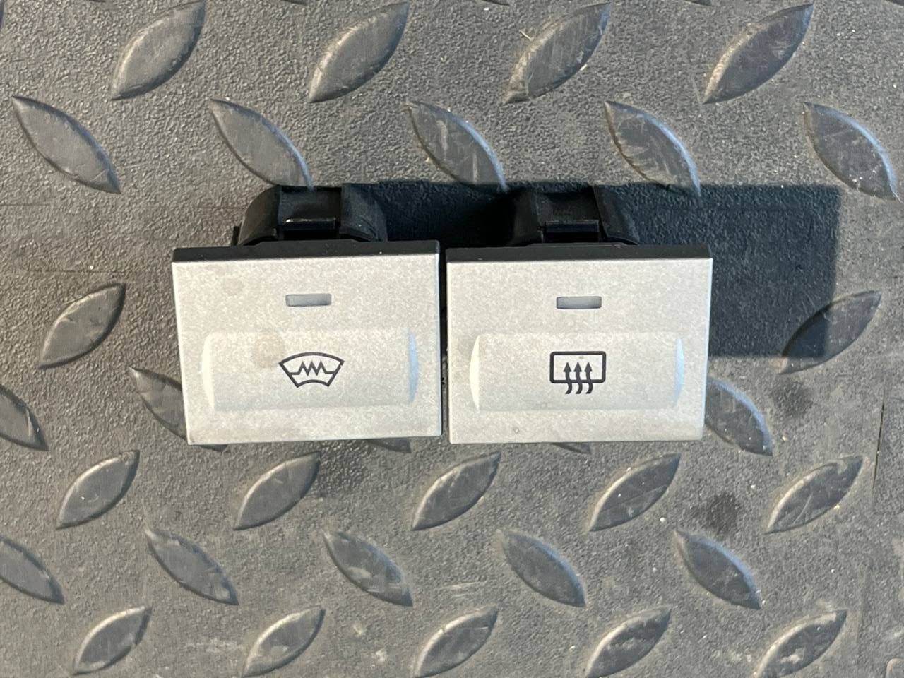 Кнопка обогрева заднего стекла Ford Focus/2 2004-2011