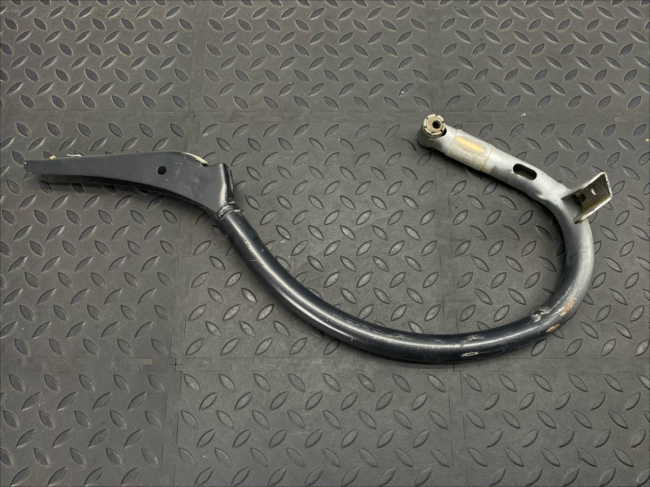 Петля крышки багажника правая Mercedes C/W202 1993-2001