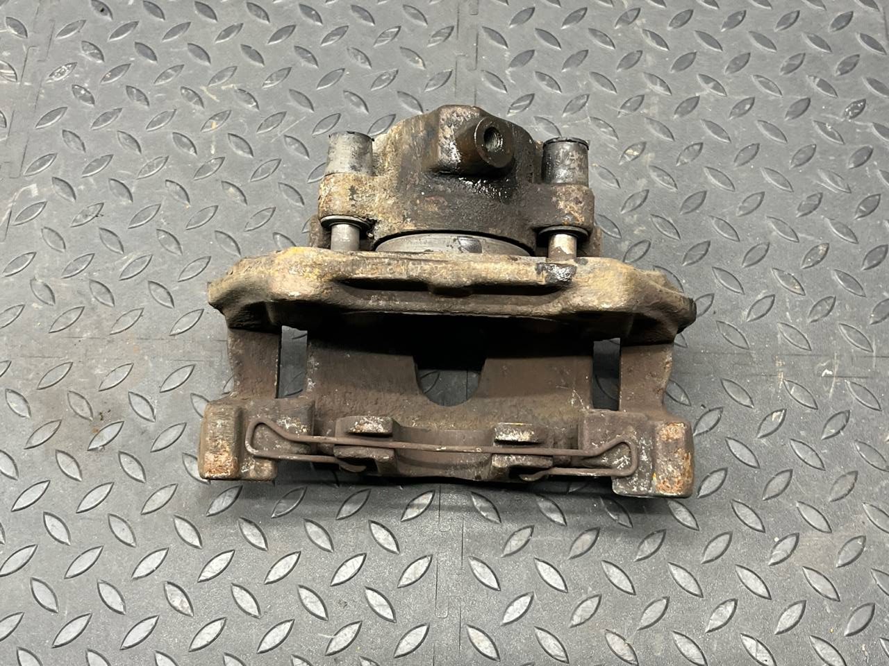 Суппорт передний правый Mercedes C/W202 1993-2001