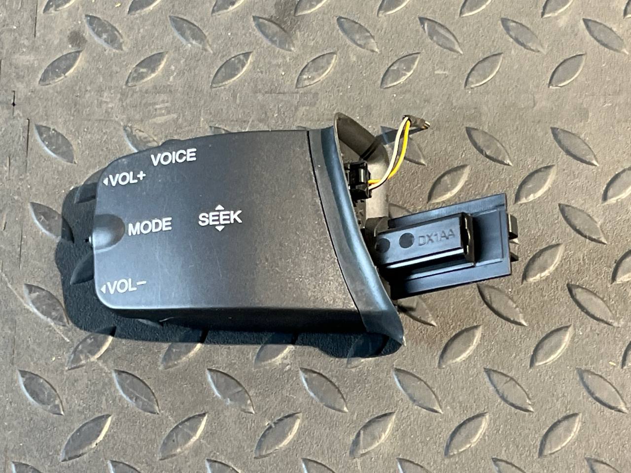 Переключатель магнитолы подрулевой Ford Focus/2 2004-2011