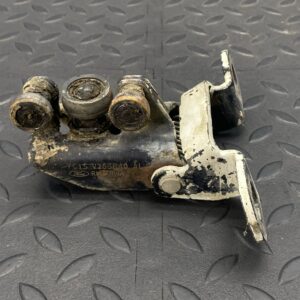 Ролик двери сдвижной правый средний Ford Transit 2006-2013