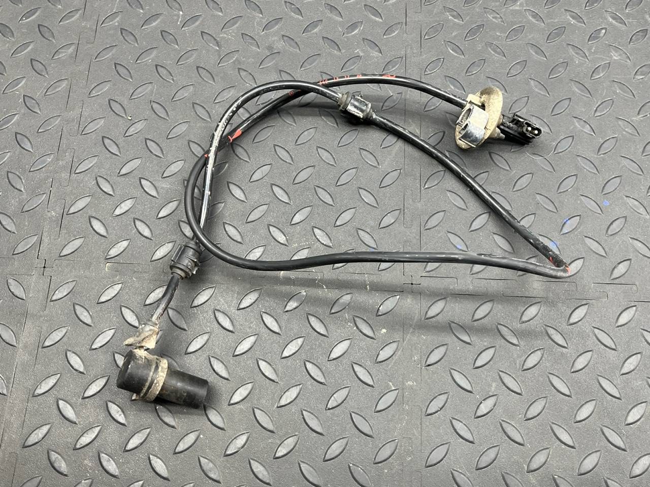 Датчик ABS задний правый Mercedes C/W202 1993-2001