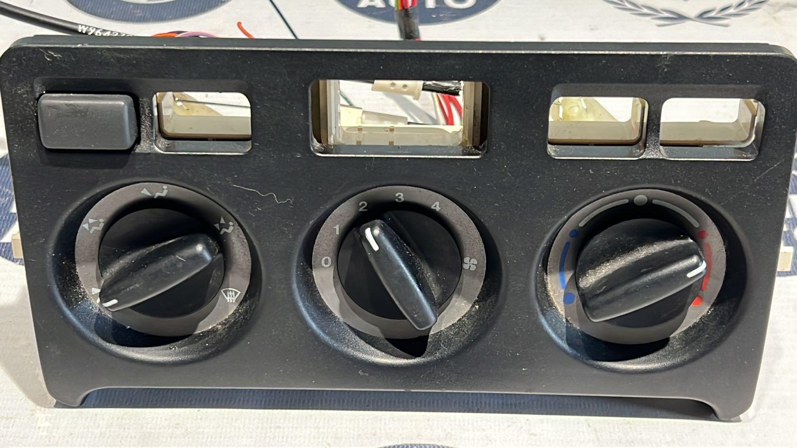 Блок управления отопителем Land Rover Freelander 1998-2006