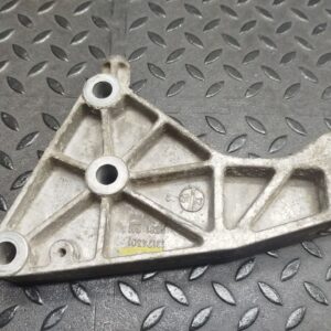 Кронштейн опоры двигателя Opel Astra/H 2004-2014