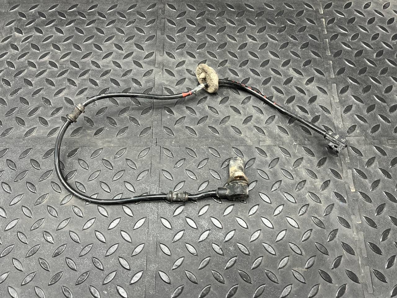 Датчик ABS задний левый Mercedes C/W202 1993-2001