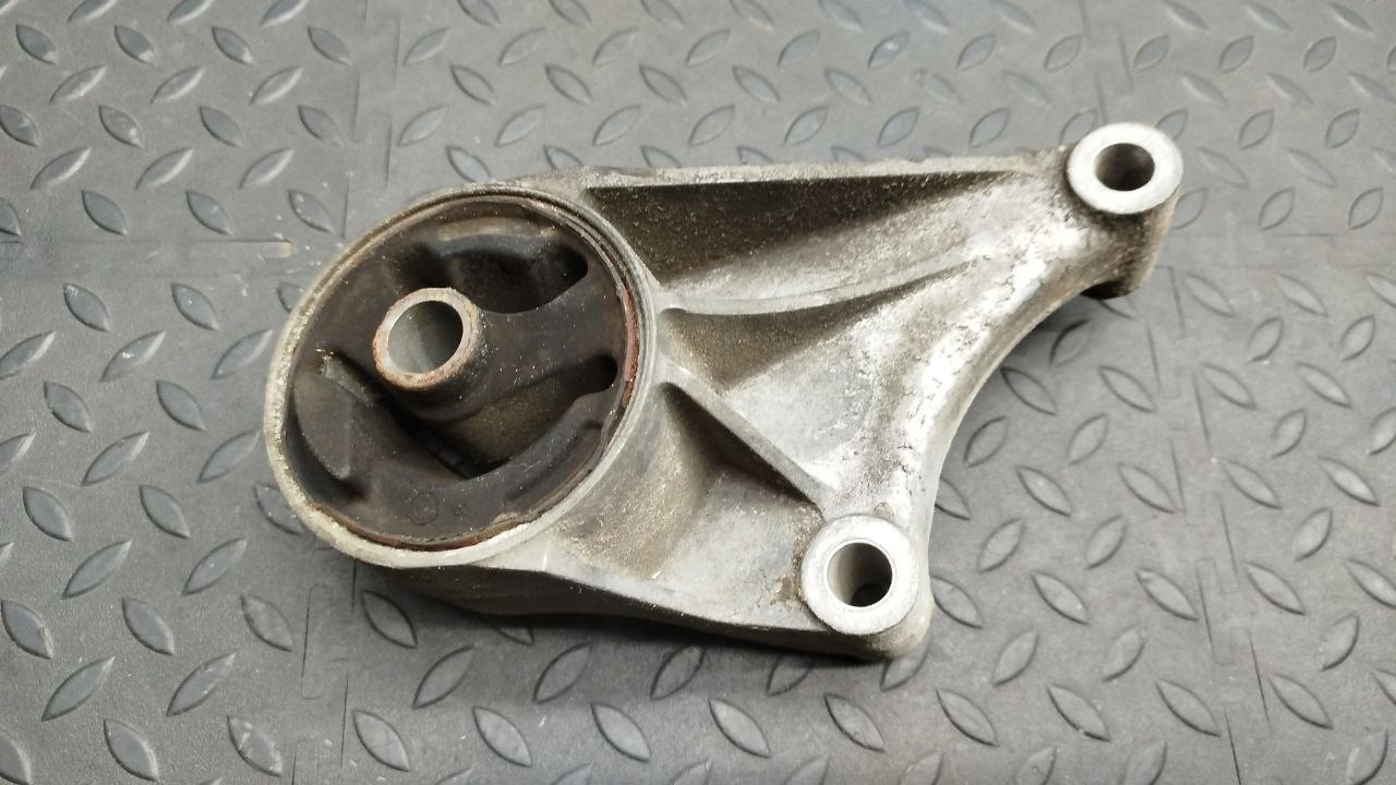 Опора двигателя Opel Astra/H 2004-2014