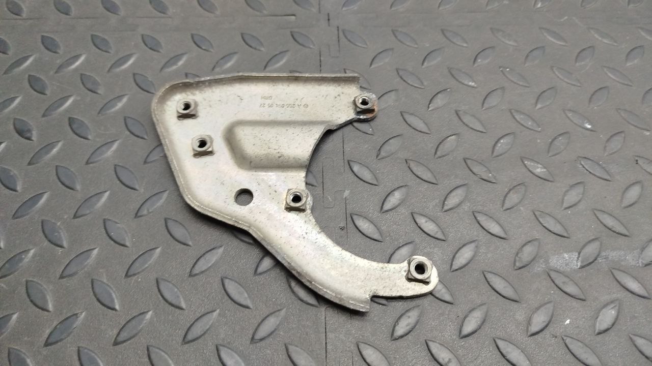 Кронштейн впускного коллектора Mercedes B/W245 2005-2011