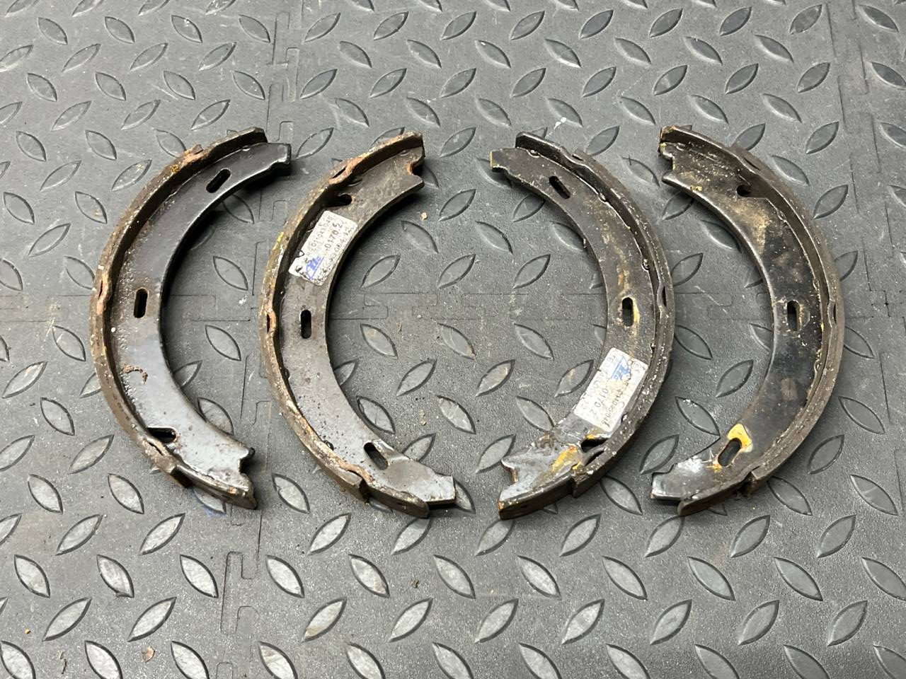 Колодки стояночного тормоза Mercedes  C/W202 1993-2001