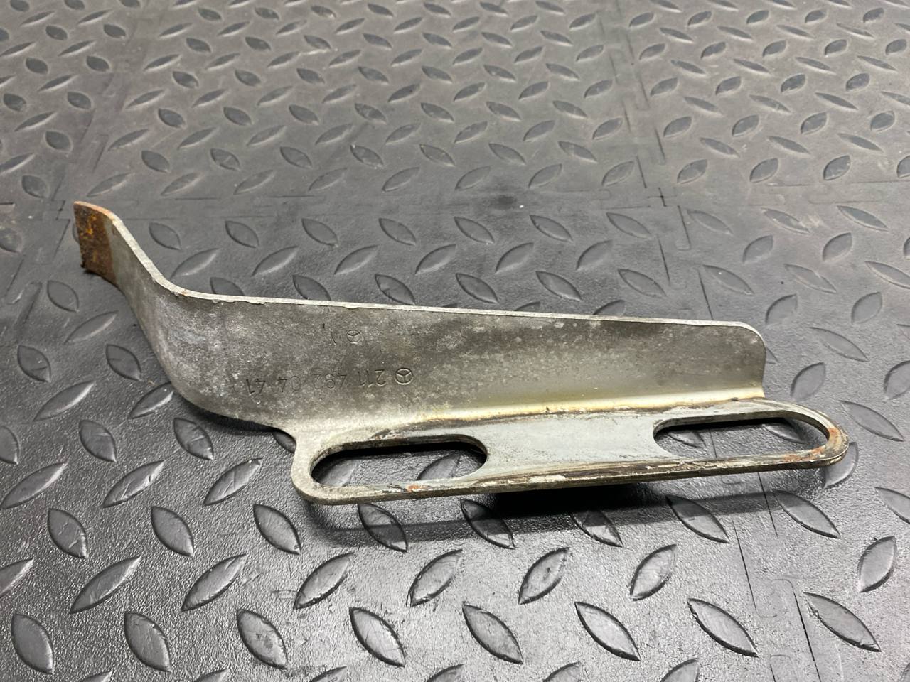 Кронштейн глушителя Mercedes E/W211 2002-2009