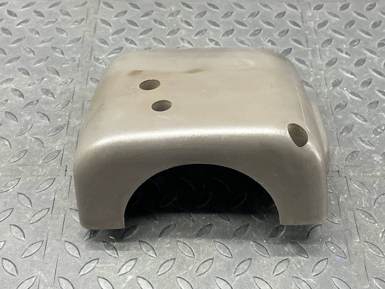 Кожух рулевой колонки нижний Chrysler Voyager/4 2000-2008