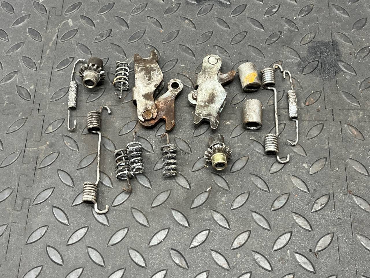 Механизм стояночного тормоза Mercedes C/W202 1993-2001