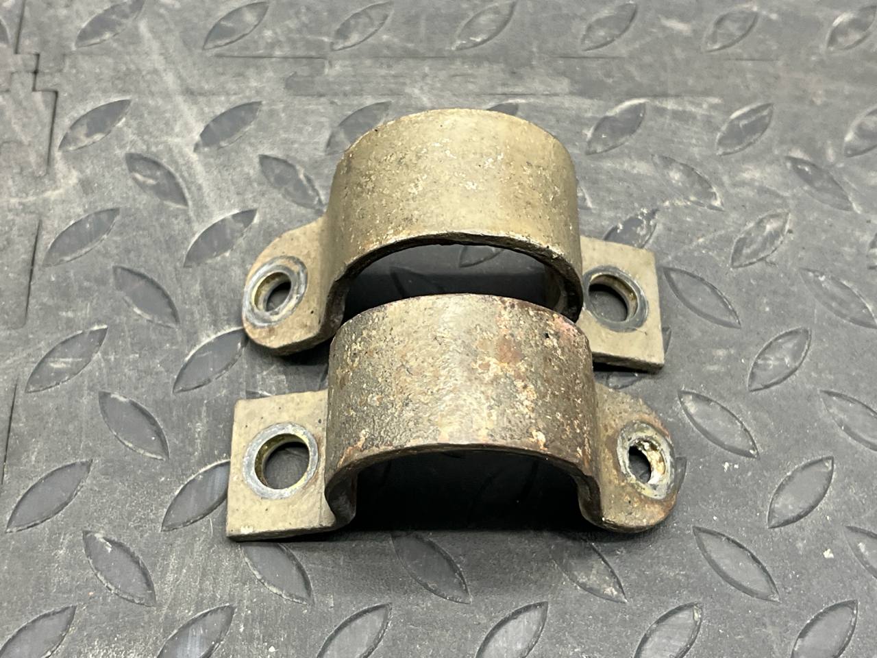 Кронштейн крепления стабилизатора передний Mercedes C/W202 1993-2001