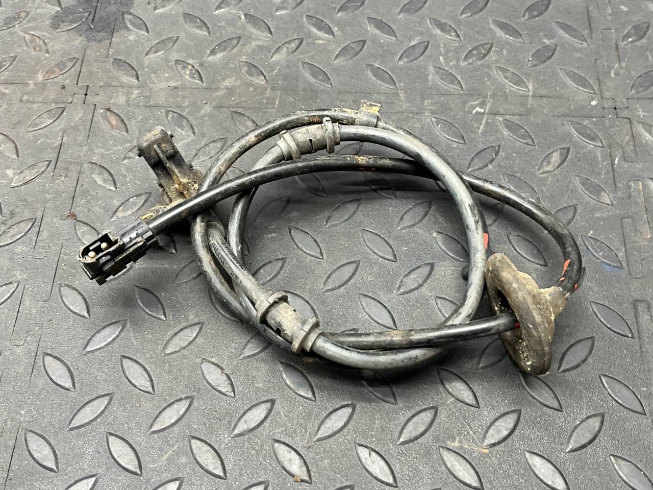 Датчик ABS задний правый Mercedes C/W202 1993-2001