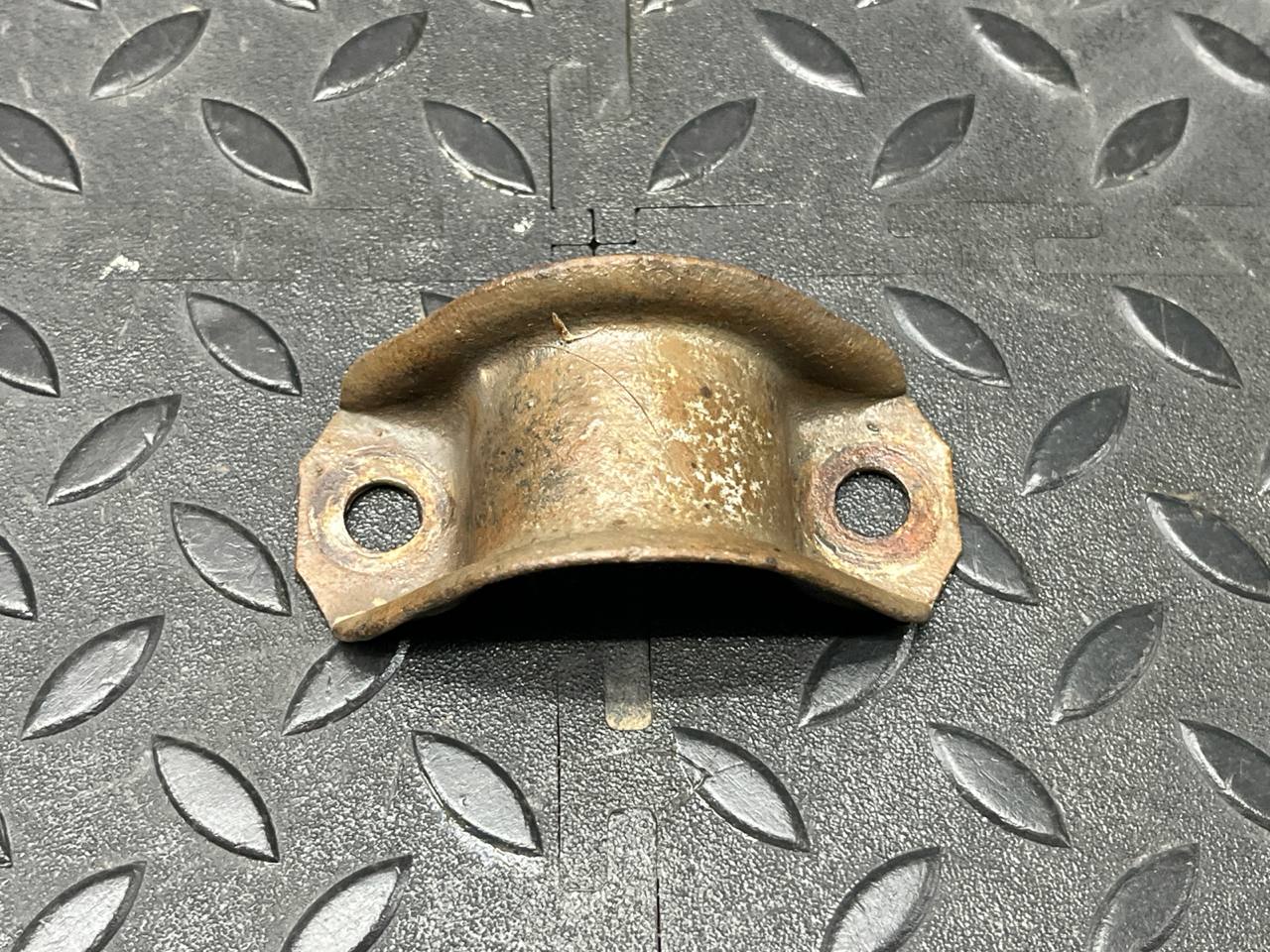 Кронштейн крепления стабилизатора передний Mercedes C/W202 1993-2001