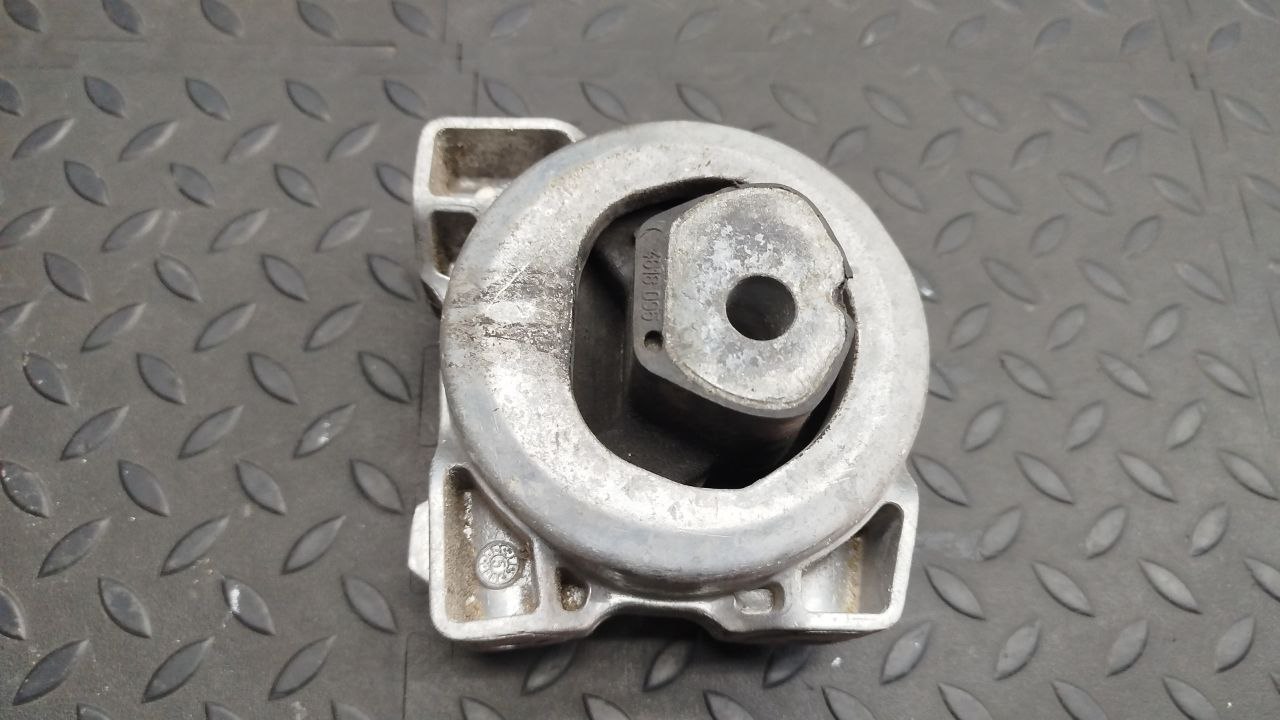 Опора двигателя Mercedes B/W245 2005-2011