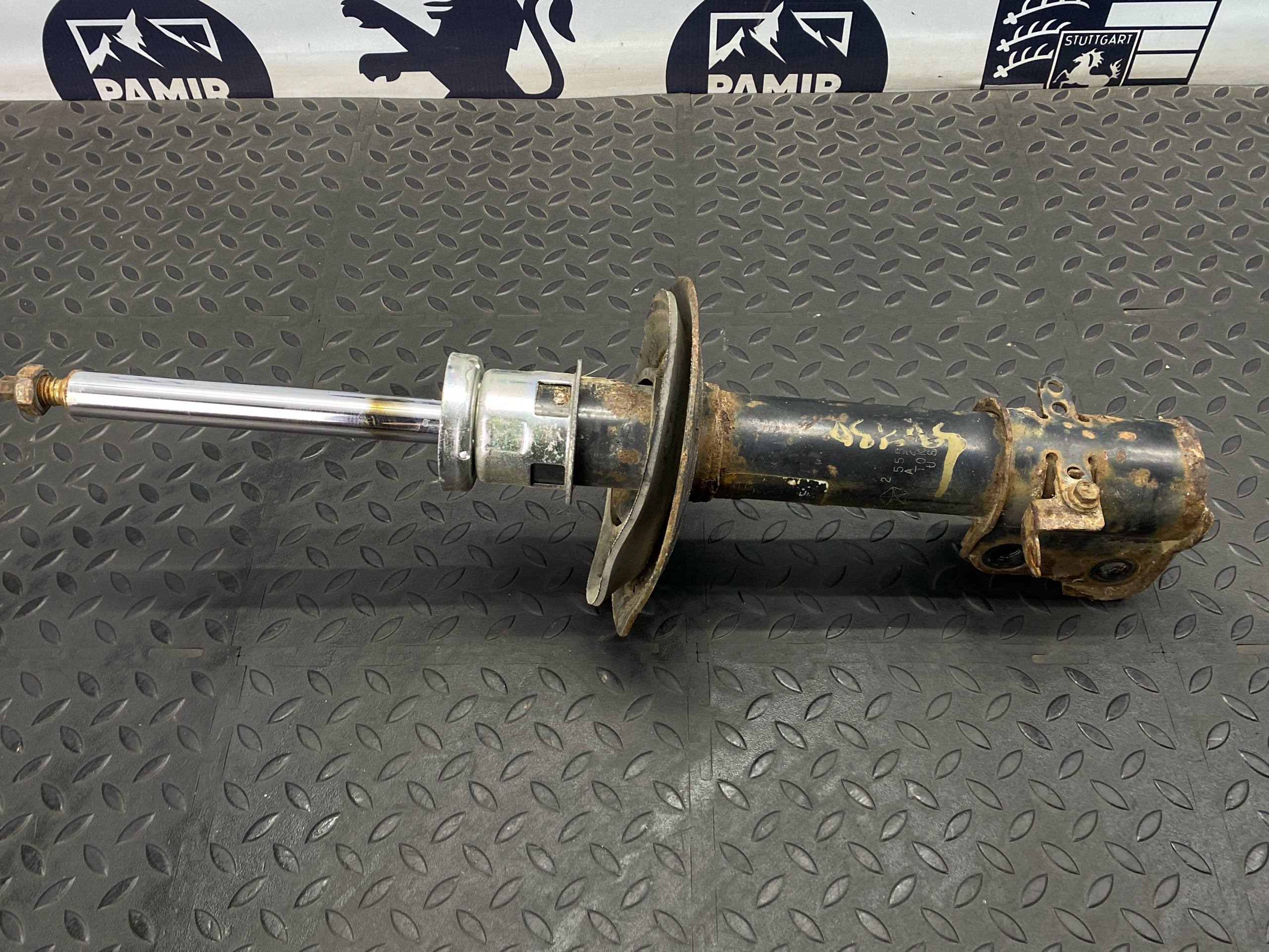 Амортизатор передний Chrysler PT Cruiser 2000-2010