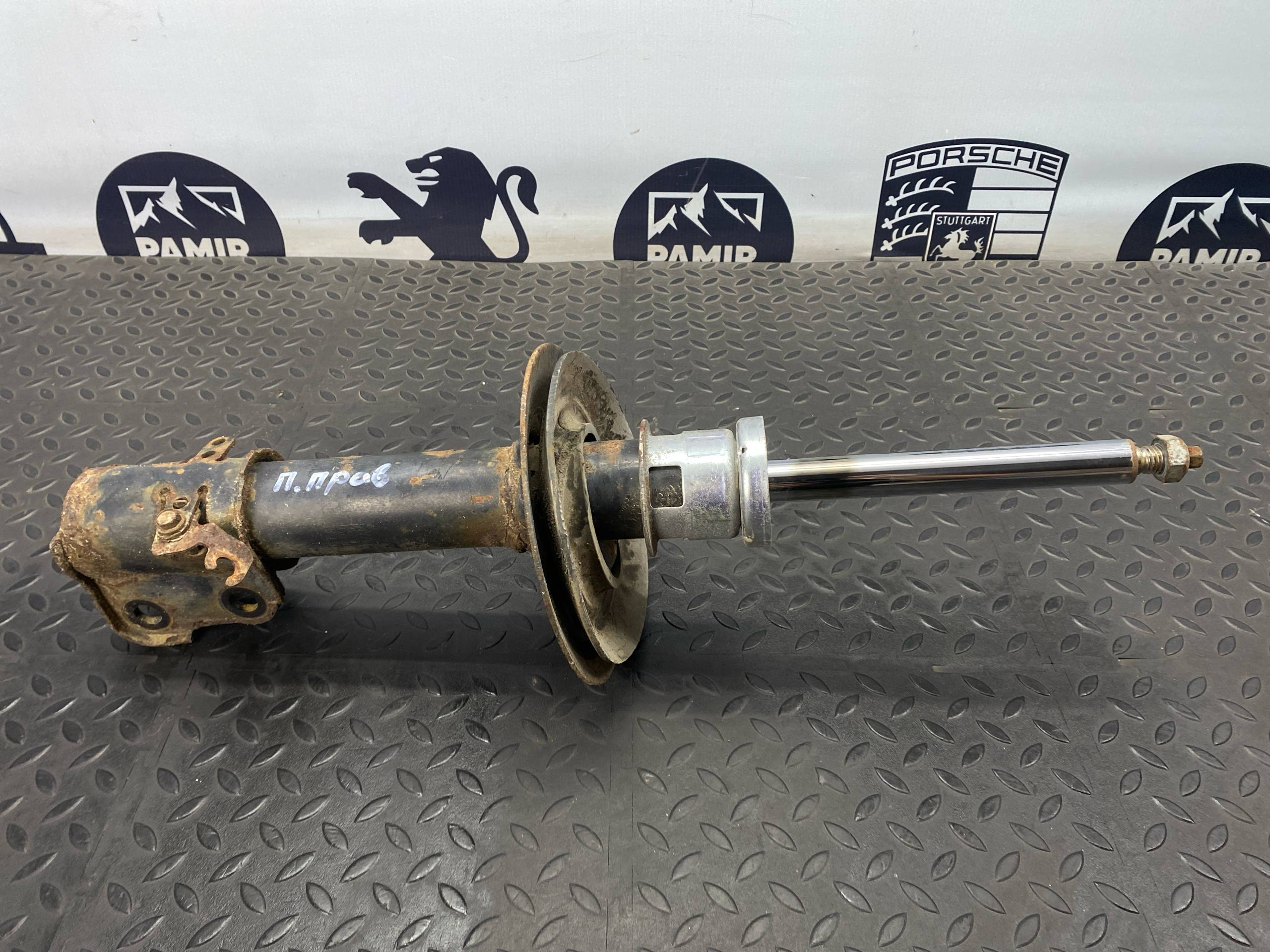 Амортизатор передний Chrysler PT Cruiser 2000-2010