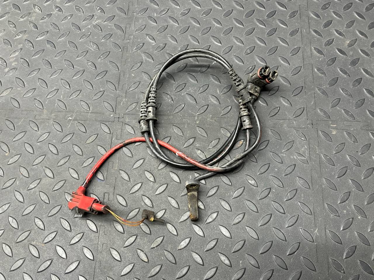 Датчик ABS передний Mercedes C/W203 2000-2008